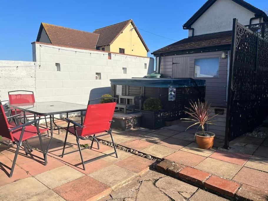 Blue Anchor House - Seaview, Hot Tub Apartments Exteriör bild
