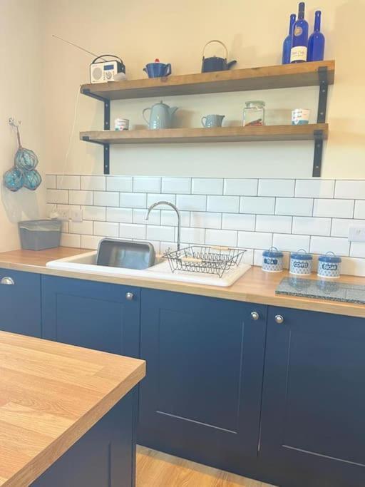 Blue Anchor House - Seaview, Hot Tub Apartments Exteriör bild
