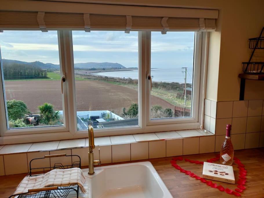 Blue Anchor House - Seaview, Hot Tub Apartments Exteriör bild