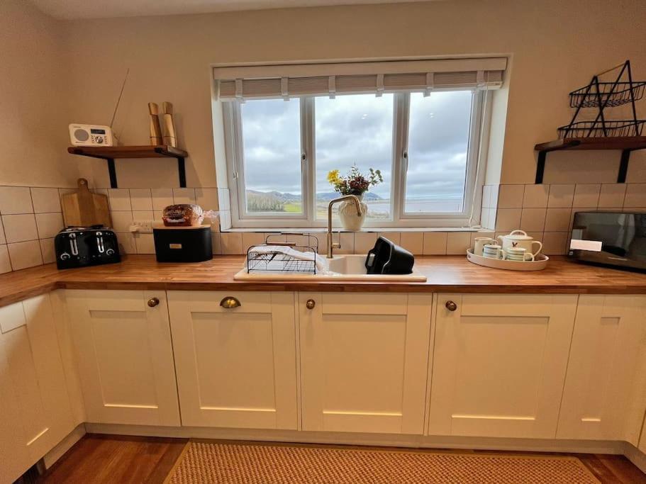 Blue Anchor House - Seaview, Hot Tub Apartments Exteriör bild