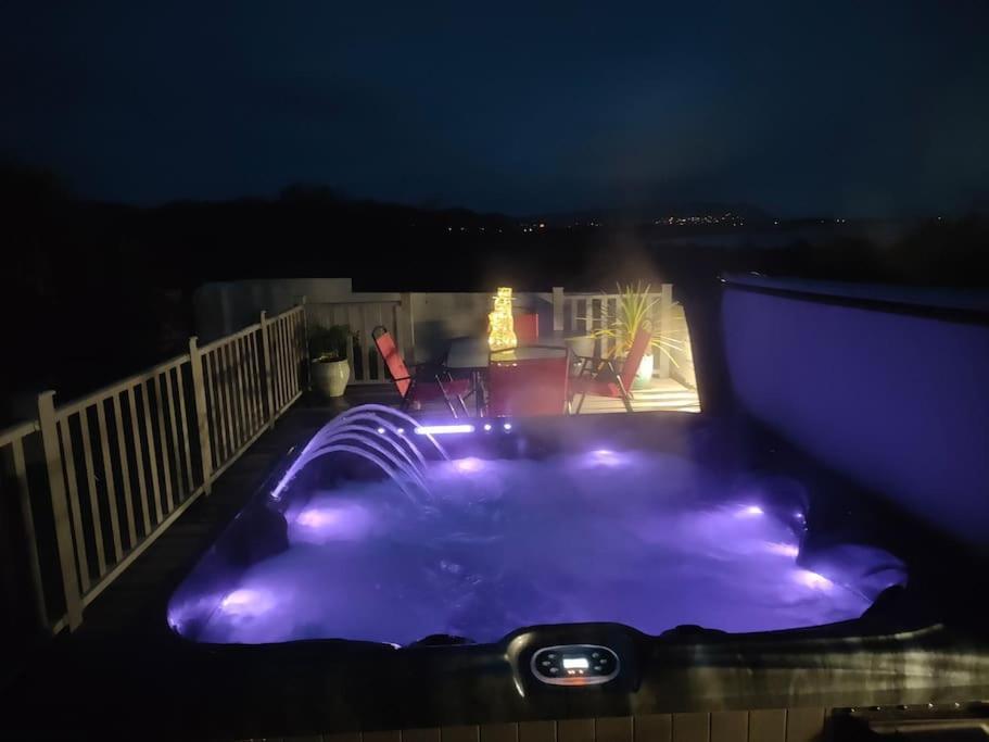 Blue Anchor House - Seaview, Hot Tub Apartments Exteriör bild