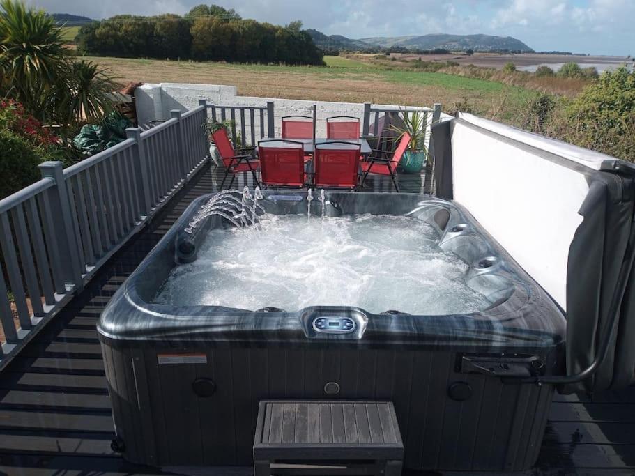 Blue Anchor House - Seaview, Hot Tub Apartments Exteriör bild