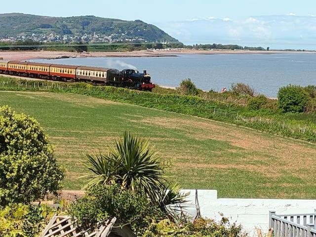 Blue Anchor House - Seaview, Hot Tub Apartments Exteriör bild